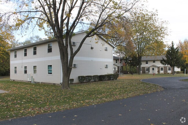 Building Photo - Highland Apartments