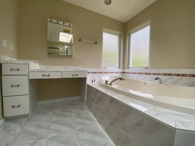 Building Photo - 3BR 3BA home, located in beautiful Solana Beach! Spacious layout with lush landscape