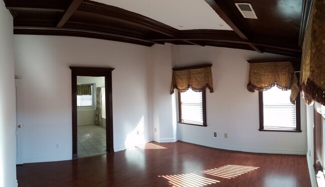 Building Photo - Beauty in the Details - 3 Bedroom / 2.5 Ba...