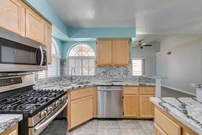Building Photo - Updated 2-Bedroom Condo with Fireplace