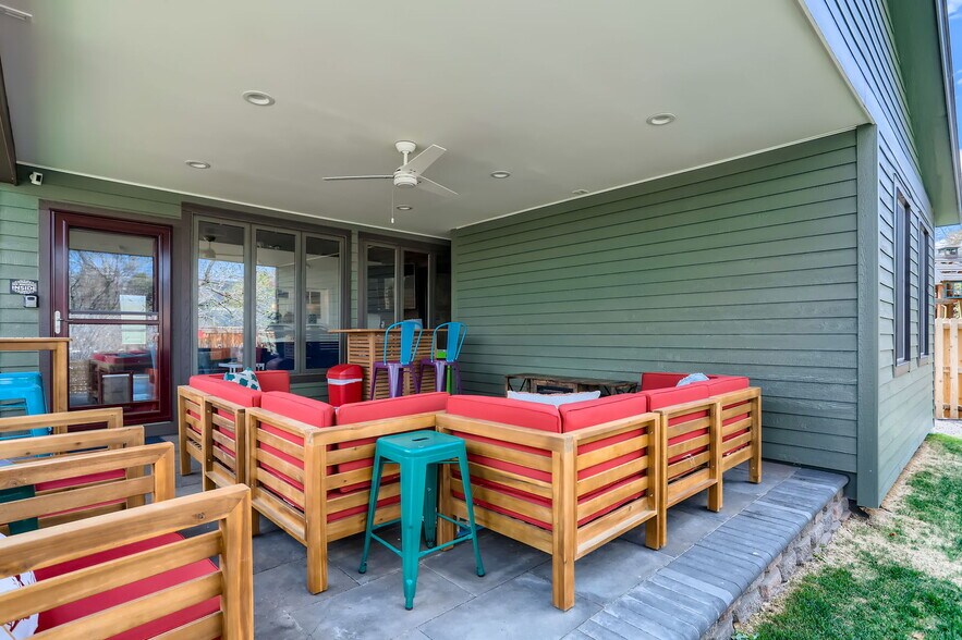 Building Photo - 835 Urban St