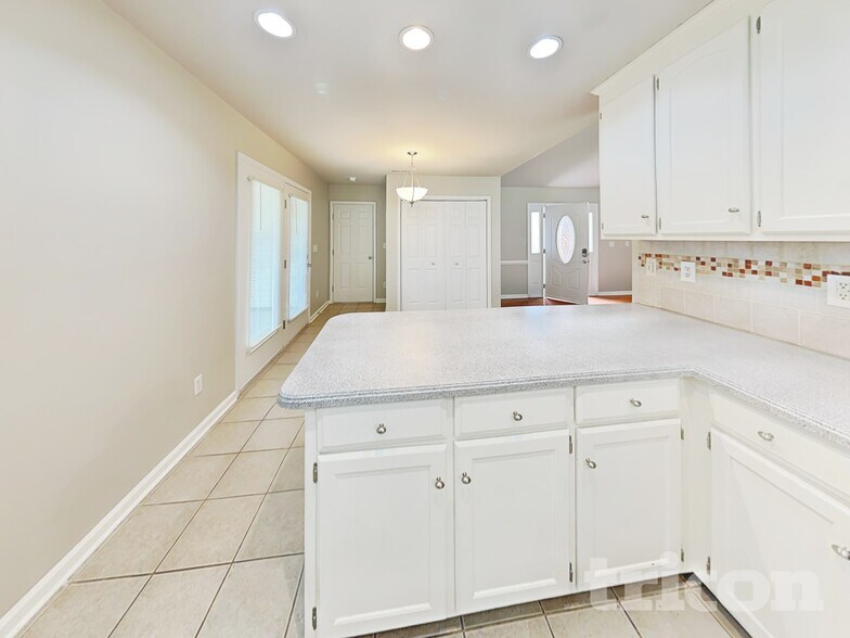 Building Photo - 4904 Valley Trail Ct