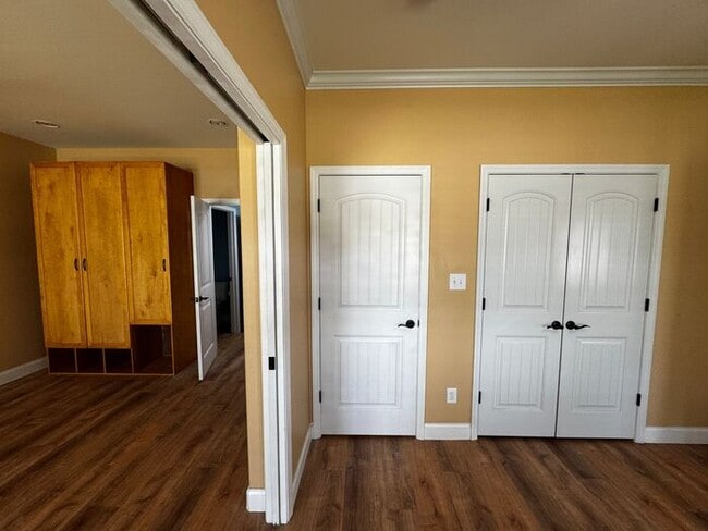 Building Photo - Near Redstone Arsenal Gate 1 with fence, storm shelter and AMAZING spa shower in primary suite