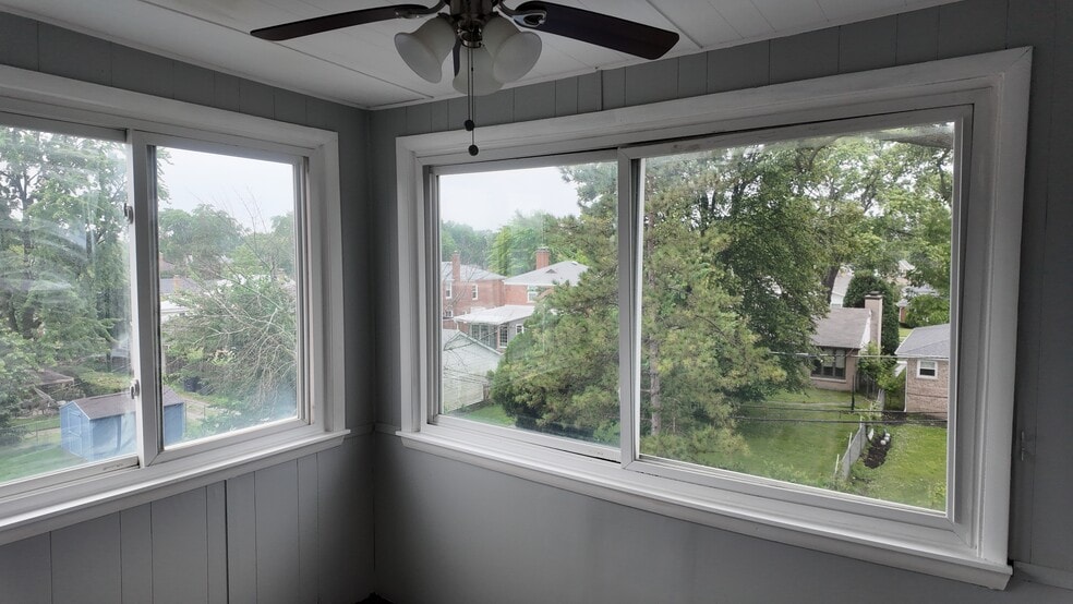 Small room - 7746 Tripp Ave