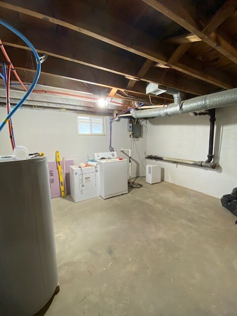 Laundry space - 2611 E Troy Ave