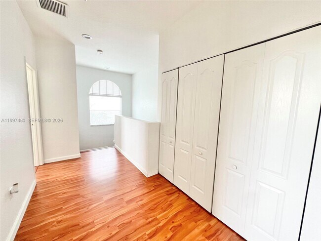 Building Photo - 3910 NE 13th Dr