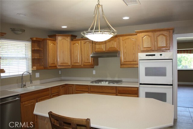 Building Photo - 16540 Wagon Wheel Dr