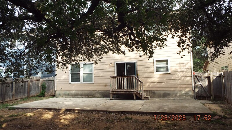 Building Photo - 6011 Bronco Way