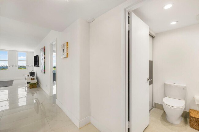 Building Photo - 5401 Collins Ave