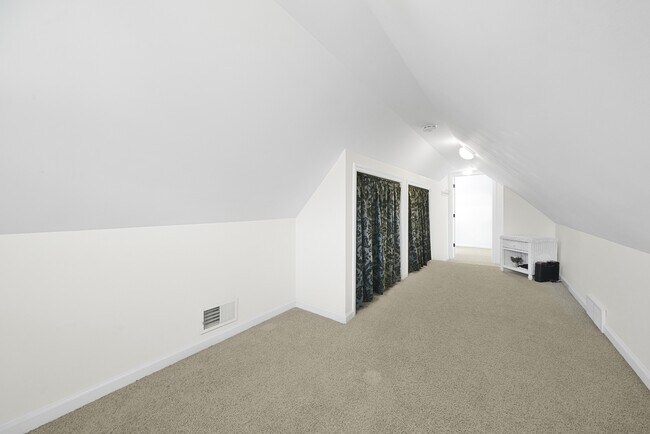 Building Photo - 814 Locust St