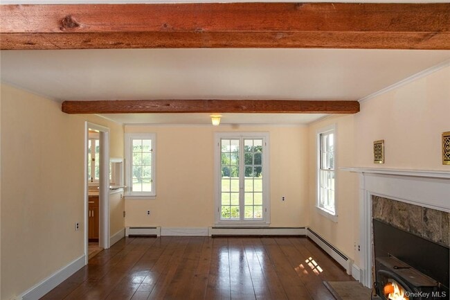 Building Photo - 332 Quaker Hill Rd