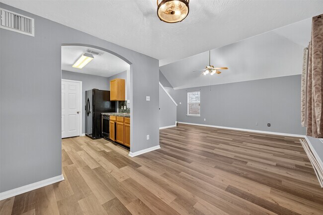 Building Photo - 8253 Fuqua Gardens Dr