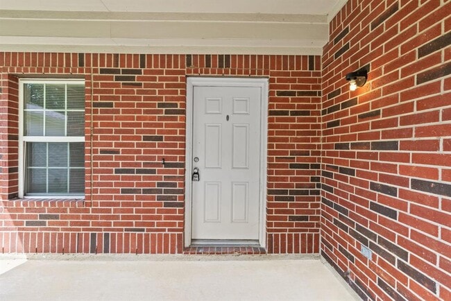 Building Photo - 3031 Lexington Lake Dr