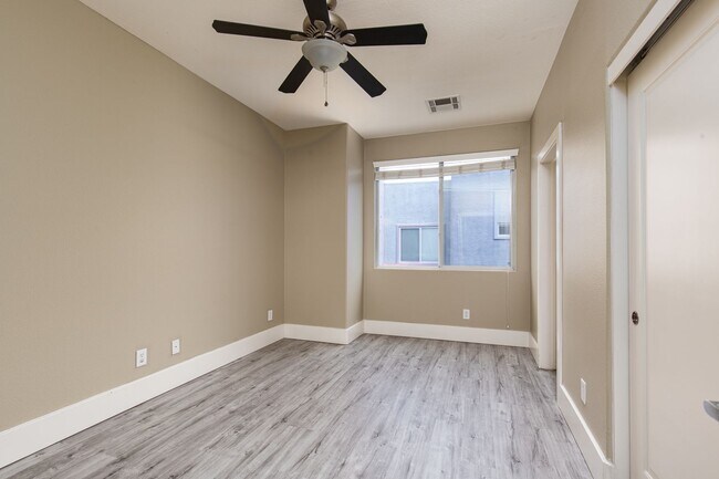 Building Photo - 9050 W Tropicana Ave