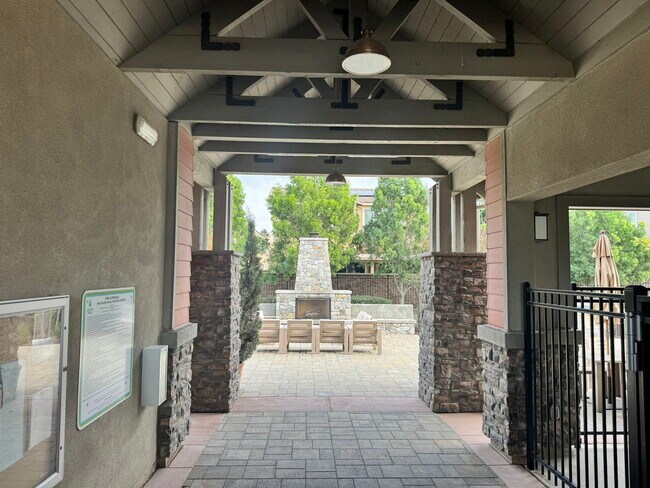 Building Photo - 3274 E Denali Dr