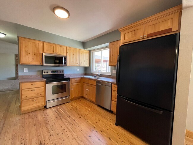 Building Photo - $0 DEPOSIT OPTION. 4BED/2.5BATH IN AURORA'S KINGSBOROUGH NEIGHBORHOOD