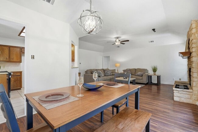 Building Photo - 306 Woodstone Dr