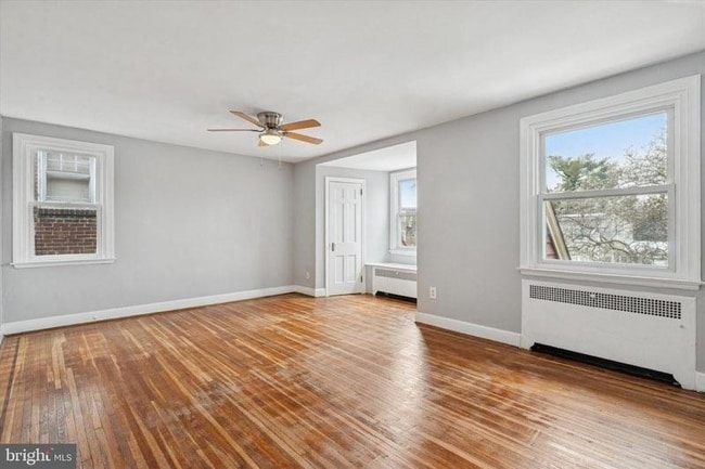 Building Photo - 3007 N Van Buren St