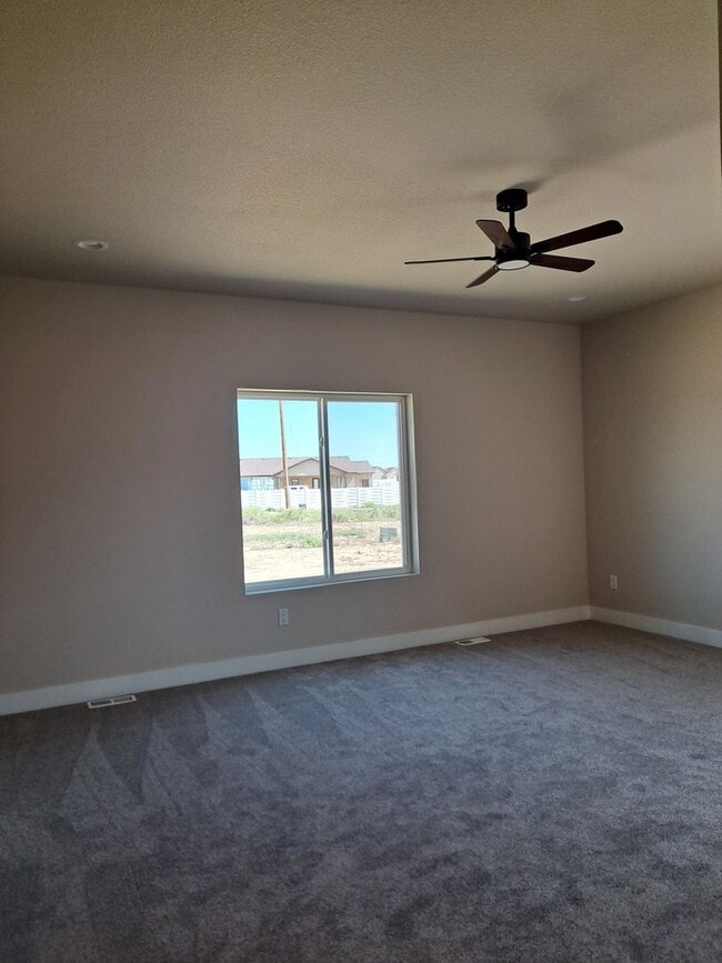 Building Photo - 697 Cabaret Dr