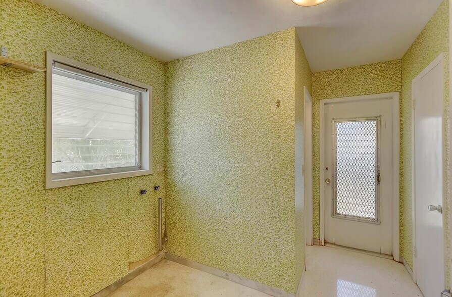 Building Photo - 2041 Coral Reef Dr