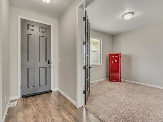 Building Photo - 3 Bedroom 2.5 Bathroom Home in Lehi!