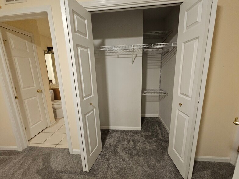 Building Photo - 607 Cambridge Ct