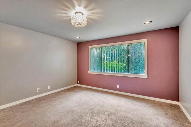 Building Photo - Hidden Gem at Saratoga Creekside – End Uni...