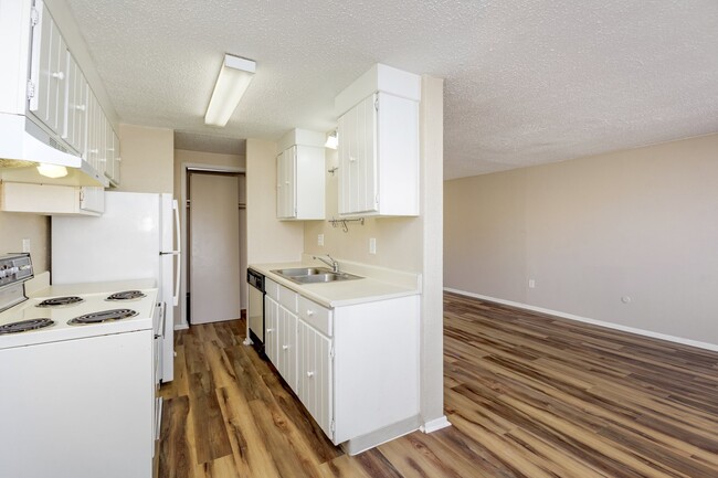 Building Photo - Spacious 1 Bedroom in Capitol Hill!