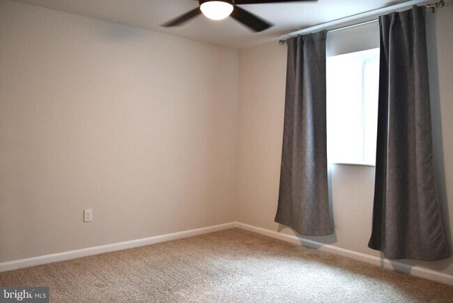 Building Photo - 109 N Marshview Terrace
