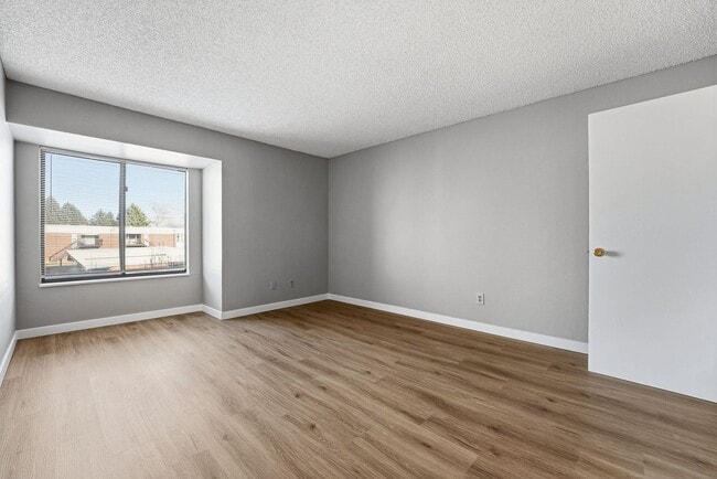 Building Photo - Updated 2 bed / 1 bath home in Lakewood!