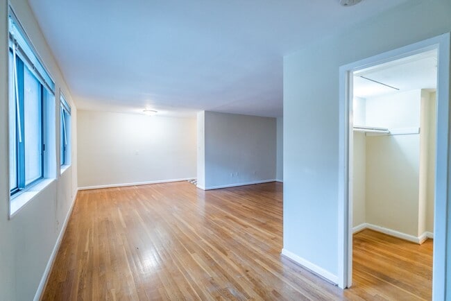Building Photo - Rare Large Efficiency (552 Sq Ft) Close To...