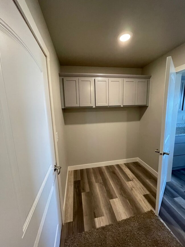 Building Photo - ~Applications Pending~ Newer 4 Bed, 3 Bath, 3 Car Garage Home for Rent