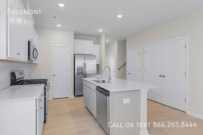 Building Photo - 211 Backstay Ln