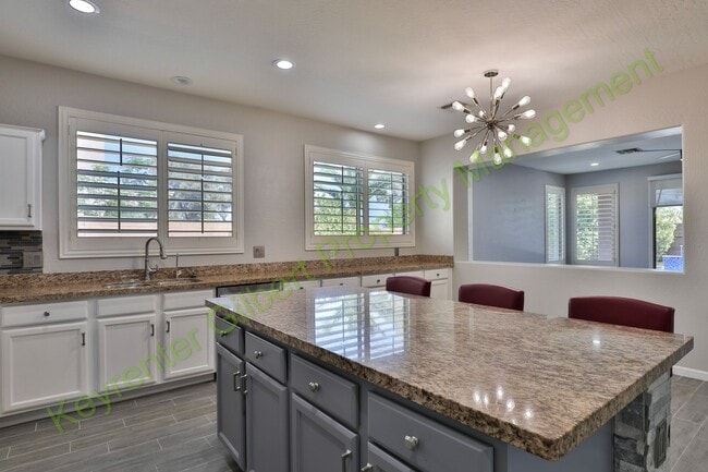 Building Photo - Spacious 4-Bedroom Home with Pool in Gilbe...