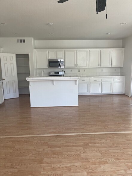 pantry kitchen - 3141 Thoroughbred St