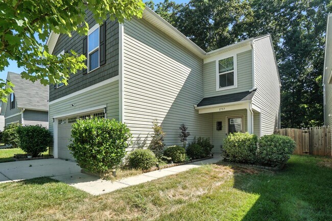 Building Photo - Fully Updated and Move-In Ready with Excep...