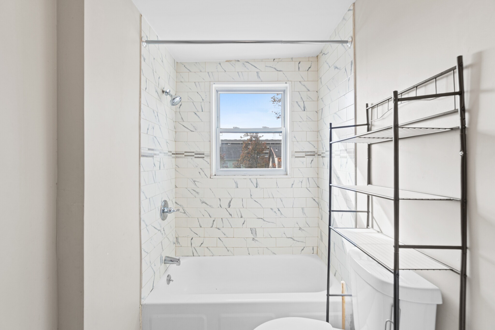 Building Photo - 170 Mapes Ave