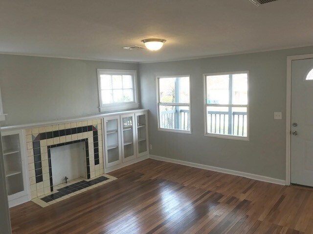 Building Photo - Cute Remodeled Bungalow in the heart of OKC!