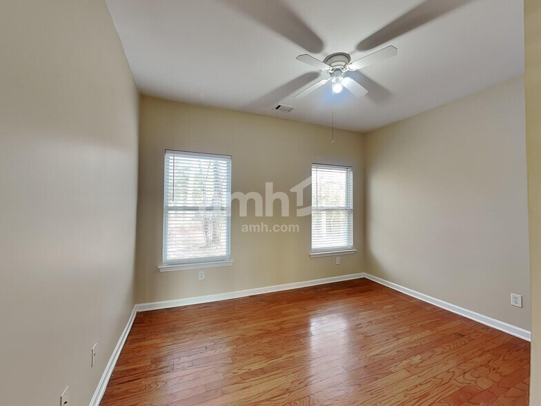 Building Photo - 1450 Grey Rock Way