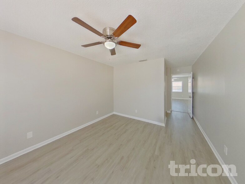 Building Photo - 309 Regal Park Dr