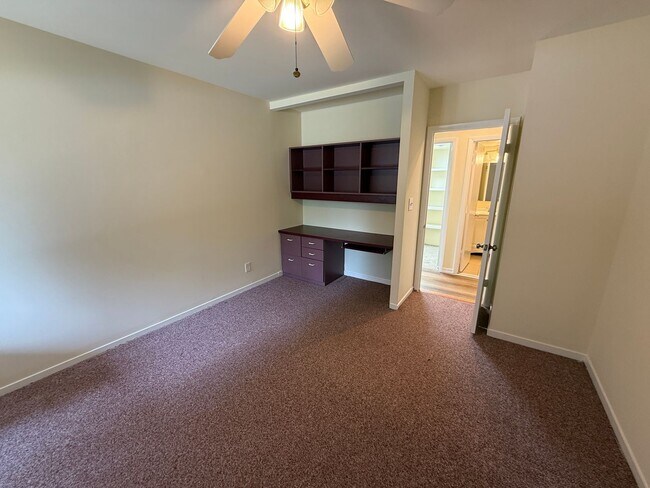 Building Photo - Chic & Comfortable 2BR/2BA Ground-Level Co...