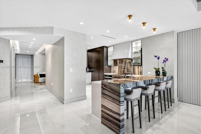 Building Photo - 17901 Collins Ave