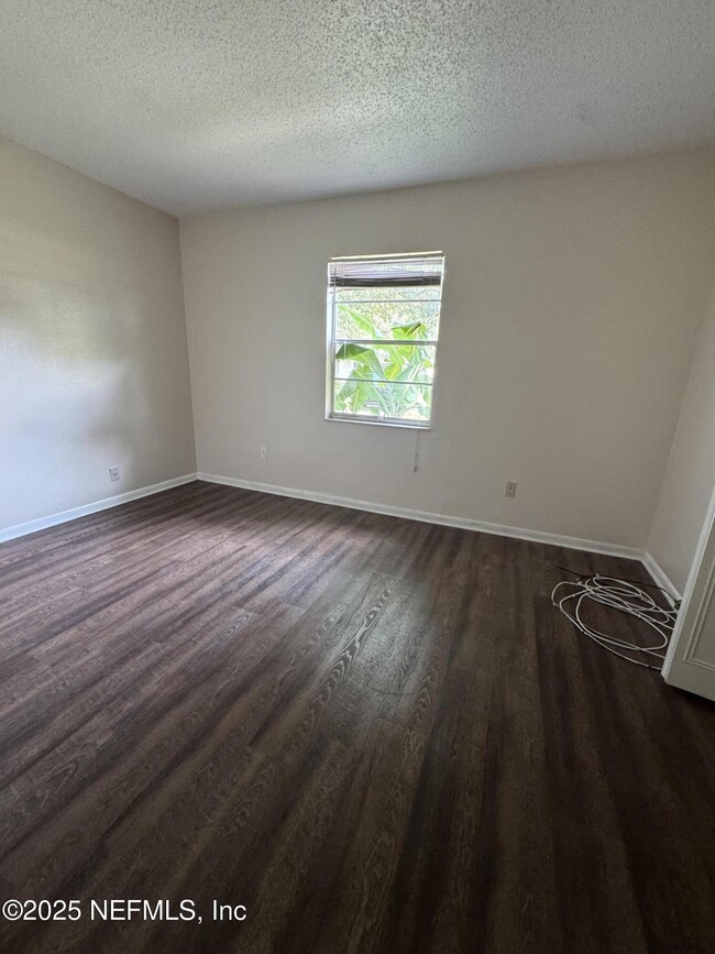 Building Photo - 283 Almansa Rd