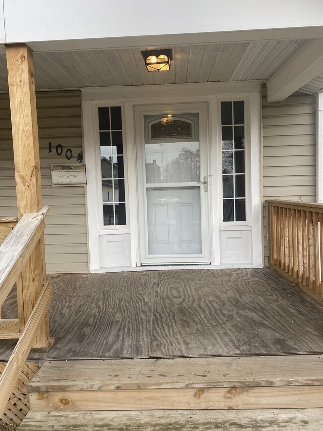 Building Photo - 1004 Bedford Ave SW