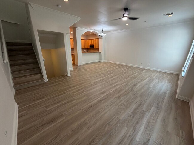 Building Photo - 2320 Stutz Dr