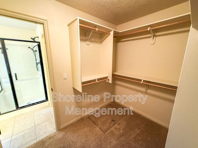 Building Photo - 2328 E Satterfield St