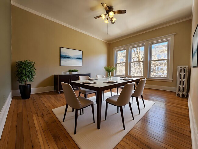 Building Photo - Large 3-bed/1-bath Apartment in the Heart of Rogers Park!