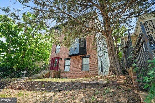 Building Photo - 5115 Bass Pl SE