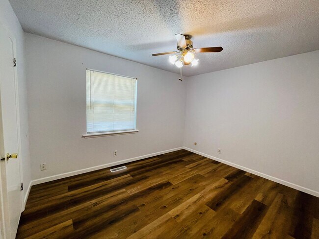 Building Photo - Current remolded home in Union School District