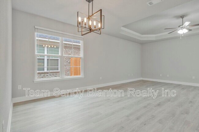 Building Photo - 5402 Parkside Dr